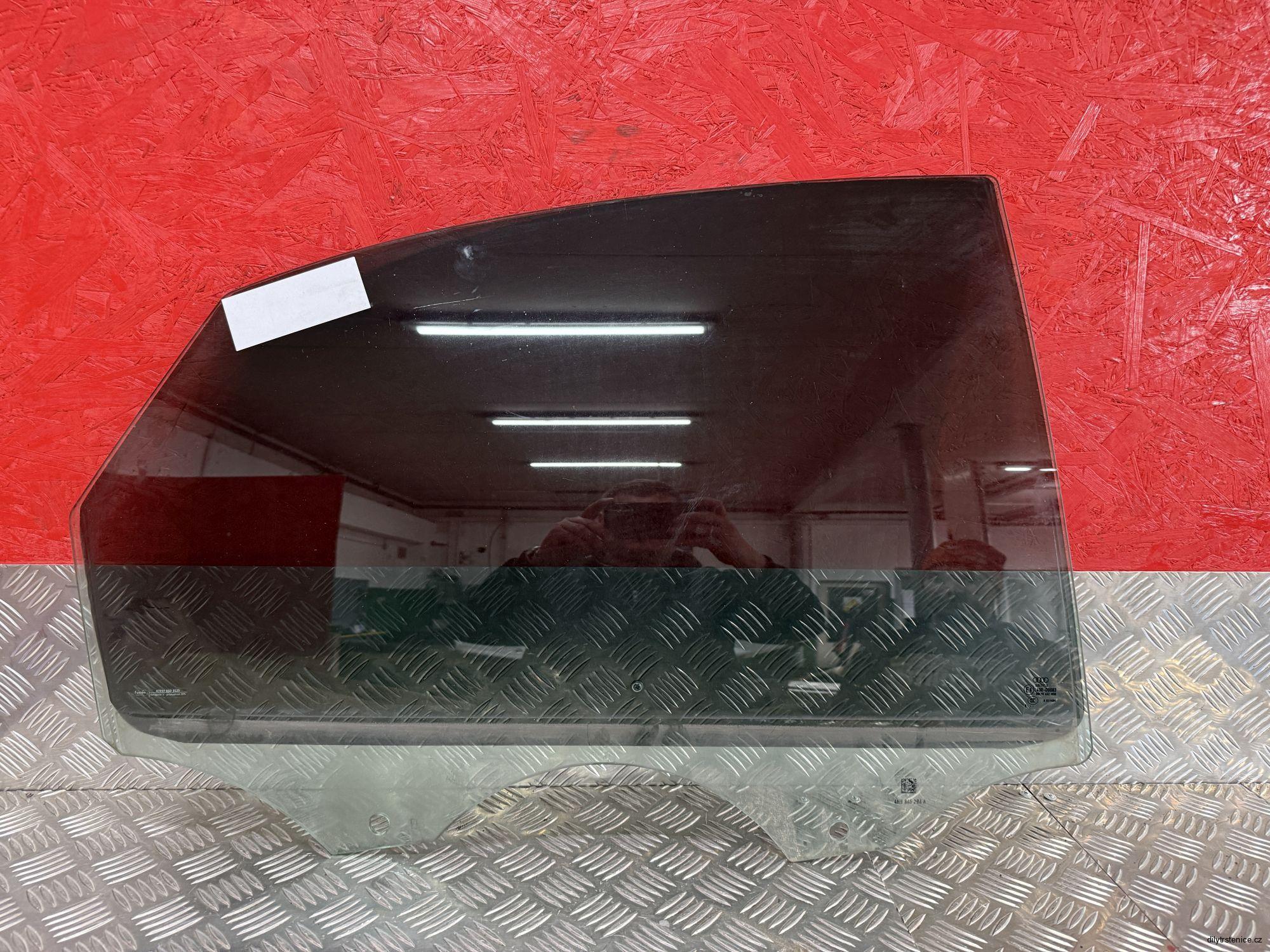 Pravé zadní sklo dveří Audi A8 D4 4H 4H0845206A