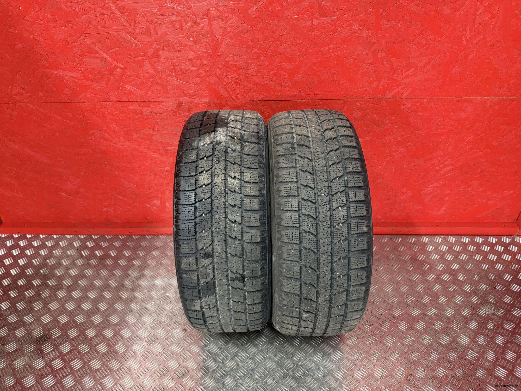 Zimní pneu 235/50 R19 99H Toyo