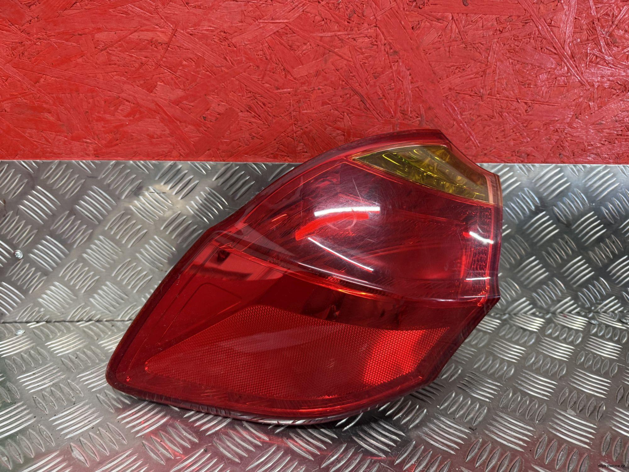 Pravé zadní vnější světlo Kia Ceed 2 hatchback 92402-A20